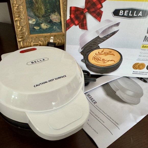 BELLA Mini Unicorn 4" Waffle Maker Silver BPA Free Recipes Included NEW Open Box - Picture 7 of 11